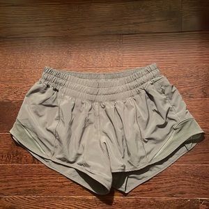 lululemon hotty hot high-rise 2.5”